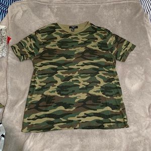 Forever 21 Camo Tee size XL